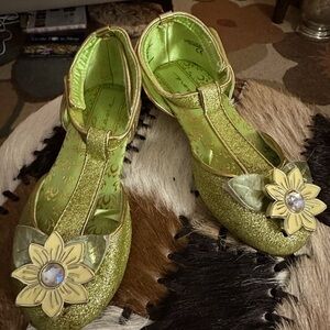 Disney Store Tiana Costume Shoes - Little Girls Size  11/12. GUC Green/Gold